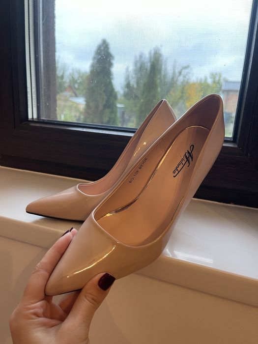 Pantofi stiletto nude