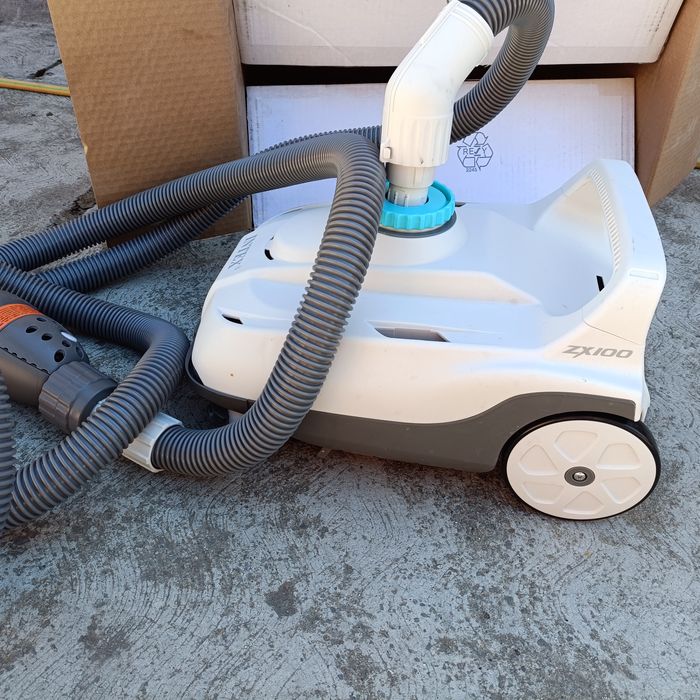 Aspirator piscina Intex ZX100