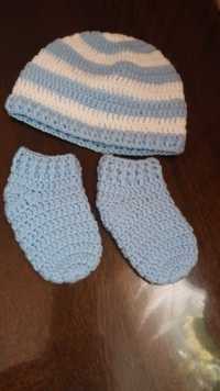 Шапка и чорапки изплетени на една кука за момченце