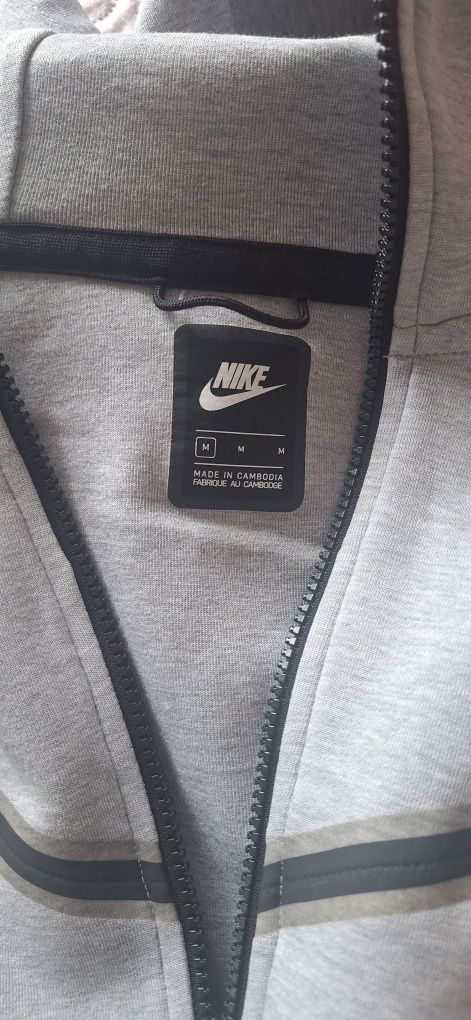 NIKE tech fleece оригинално С/ М размер-като ново