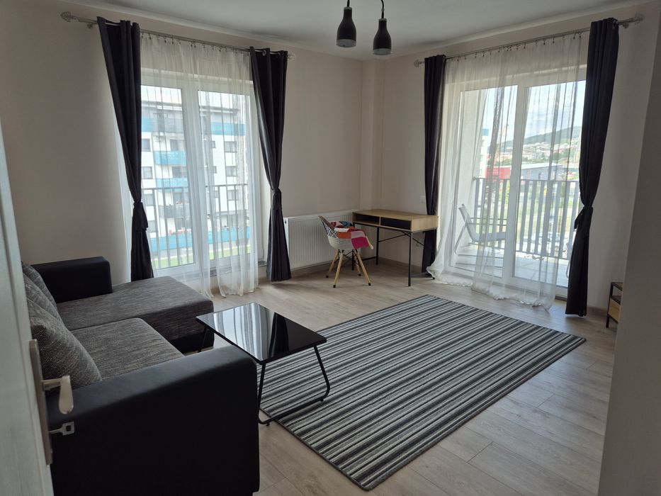 PF Închiriez apartament 3 camere