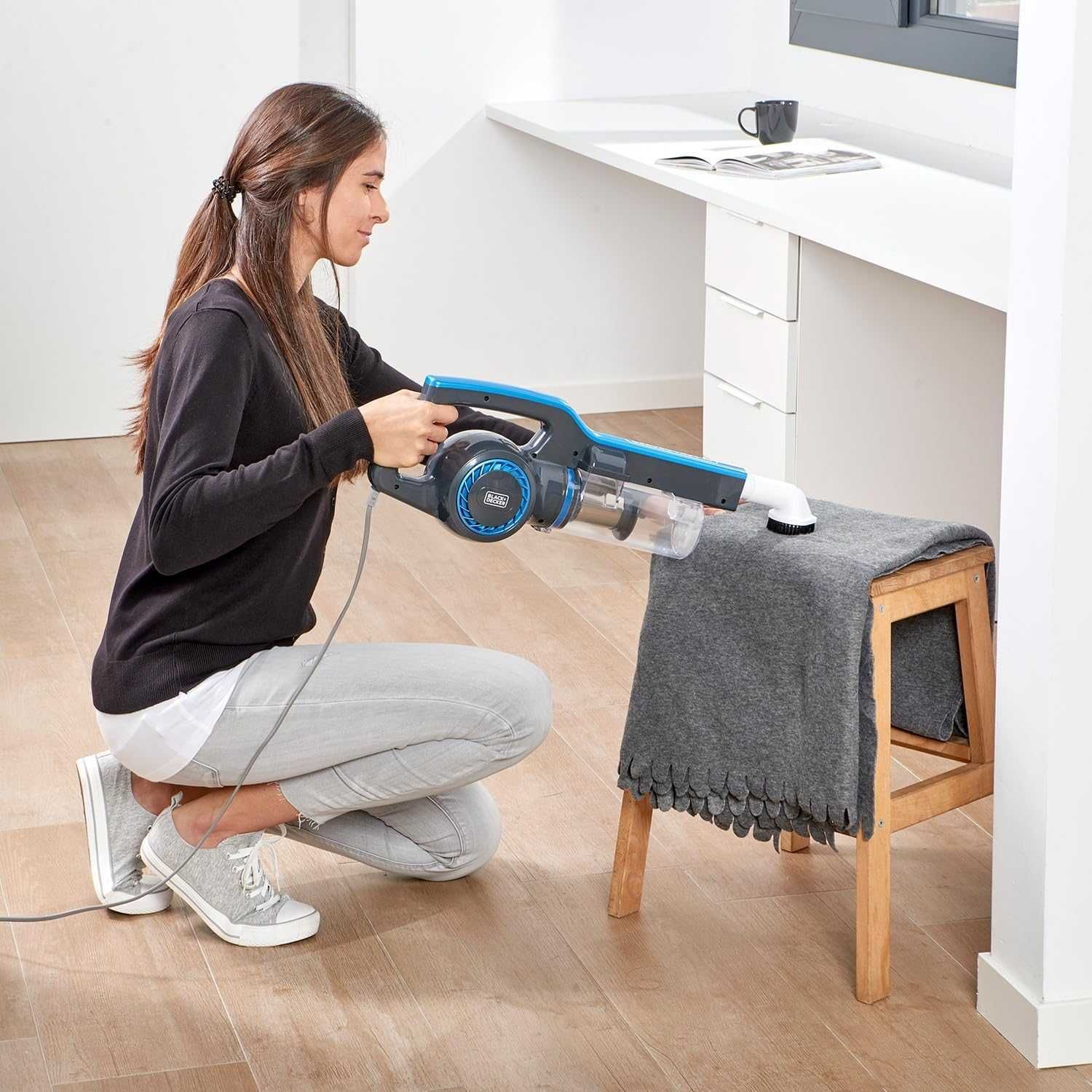 Вертикална прахосмукачка 3 in 1 Black&Decker BXVMS600E, 600W, Син