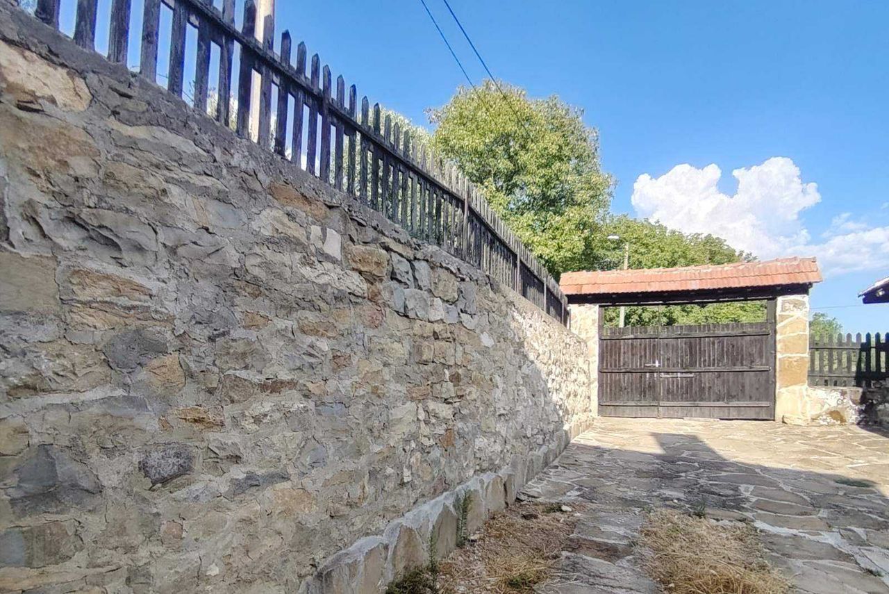 Продава се Къща в с. Брестово, Област Ловеч - 344 кв.м за 400 €/кв.м - Снимка #9