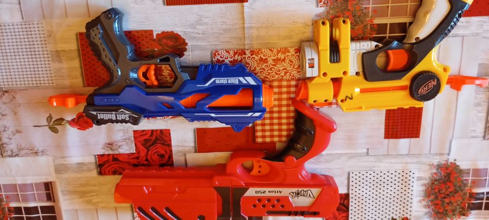 Пистолети NERF и VAPOR