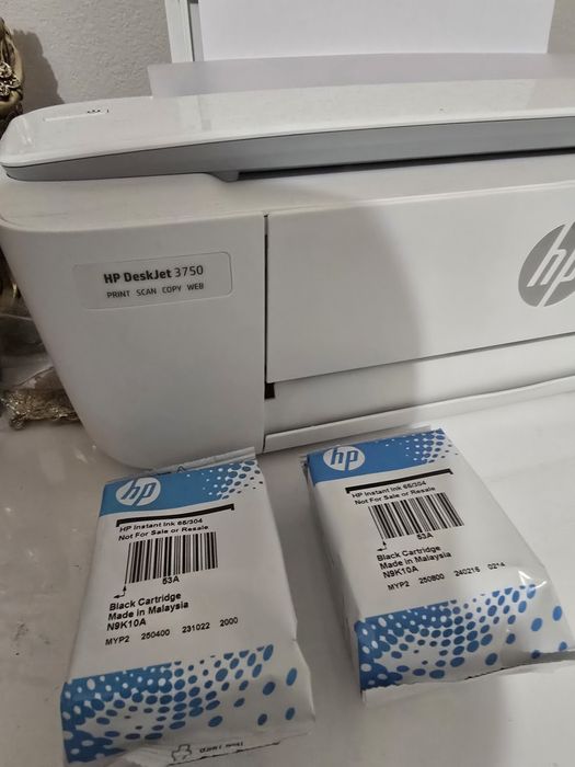 Vând imprimantă HP Desk Jet 3750 Stare foarte buna.