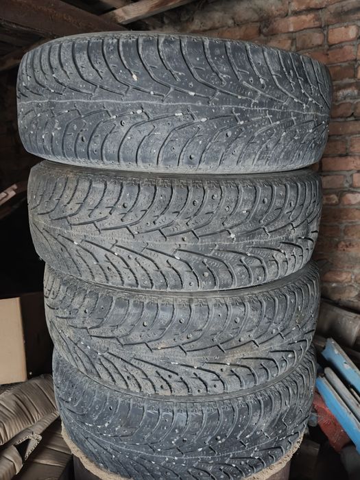 Зимние шины продам