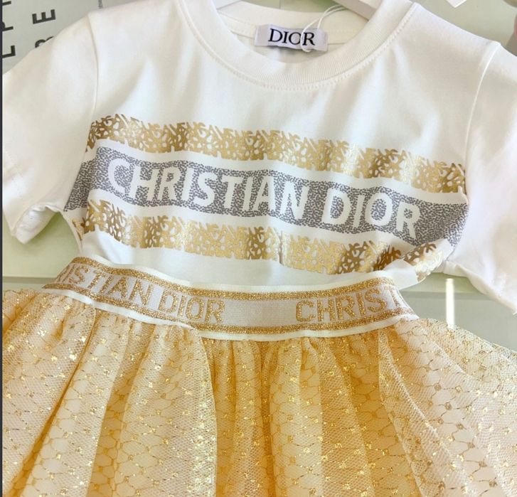 Детски комплект Dior пола и тениска.Размер 110см  120см 130 см и 140см