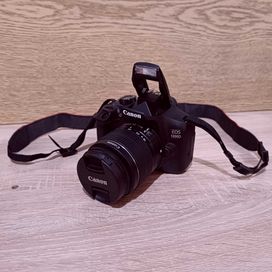 Canon EOS 1300D (Rebel T6) с чанта и 2 статива