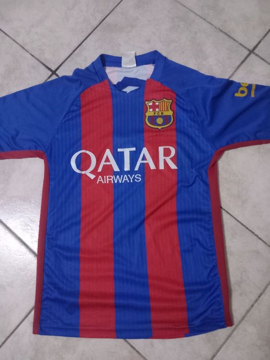 Vand tricouri de fotbal