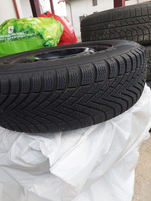 Set 4 x Roti Pirelli VW Golf 6 Iarna 195/65 R15 91T