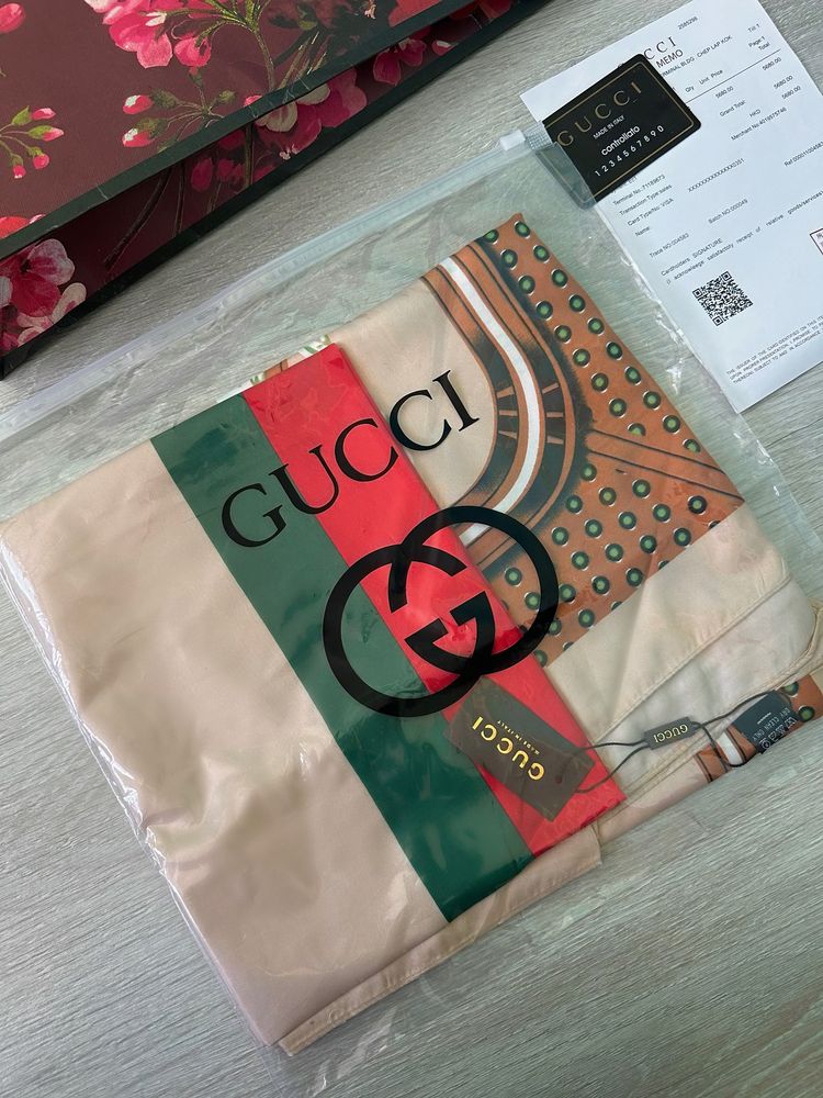 Продам ОРИГИНАЛ шелковый платок Gucci с документом.