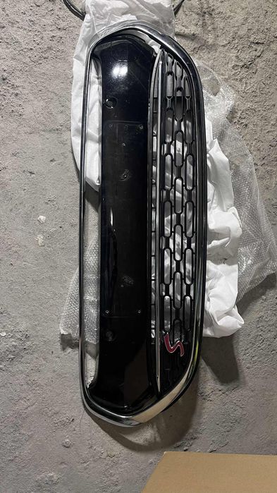 Продавам предна решетка за Мини Clubman