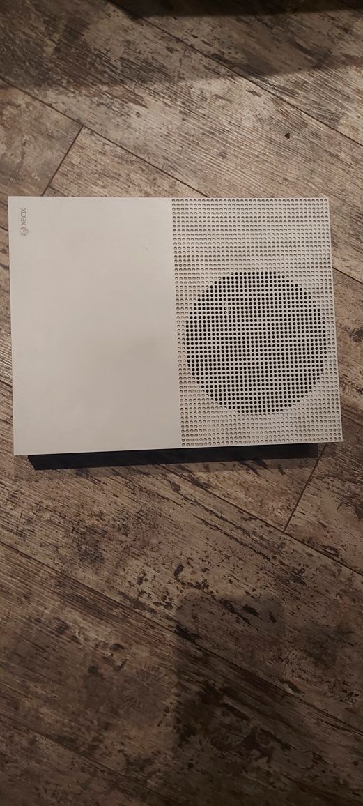 Xbox One S 1tb БАННАТА