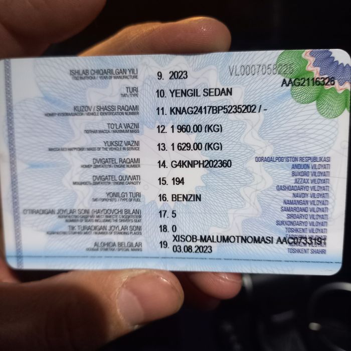 Срочни мошин сотилади