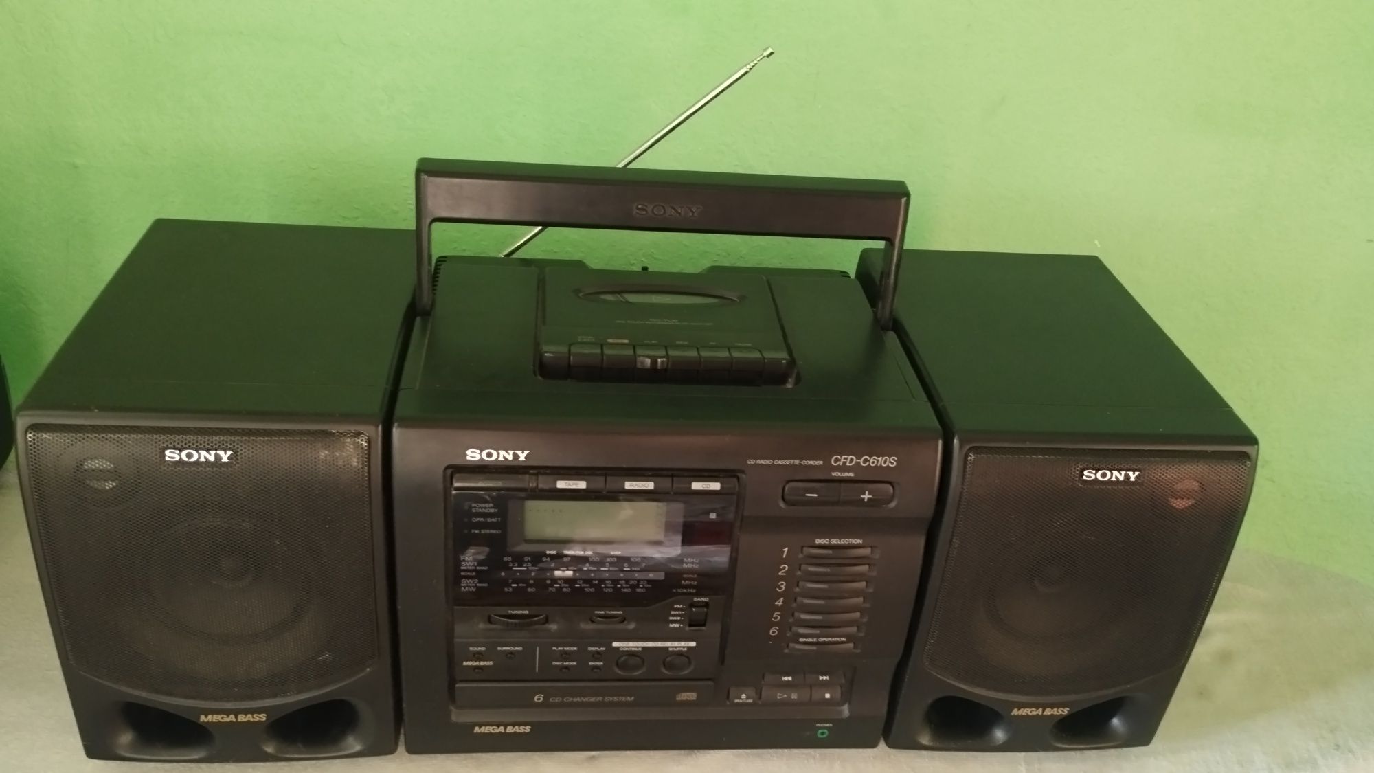 Продаю магнитофон SONY.