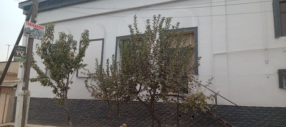 Nazarbek grant oldida kochda xovli sotiladi srochna 4 xona 1.5 sotik