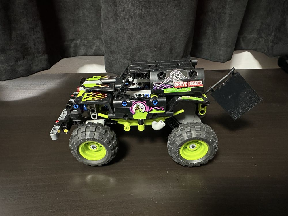 Lego Technic 42136 и Monster Jam 42150, 42134, 42118 с подарък