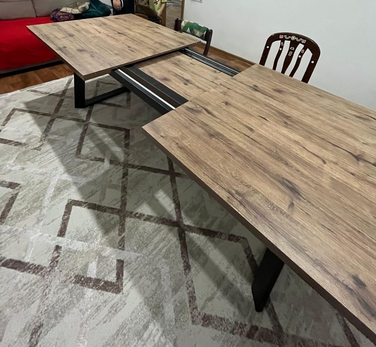 Продается стол для гостиной