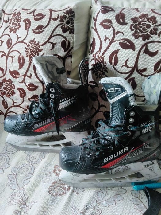 Коньки хоккейные