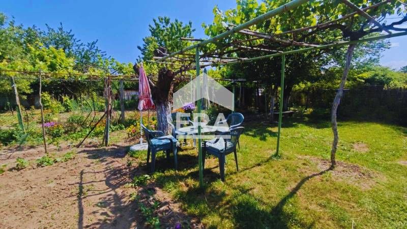ЕКСКЛУЗИВНО! ЕРА ИмотиТе предлага за продажба Вила, с дворно място, ви