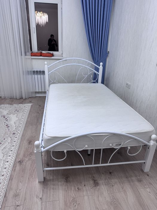 Продается кровать длина 2 м ширина 120 см.