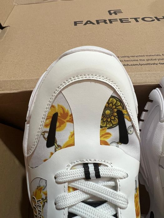 Vând adidasi pentru bărbați