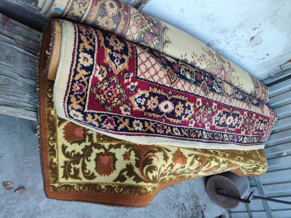 Отдам 2 ковра даром