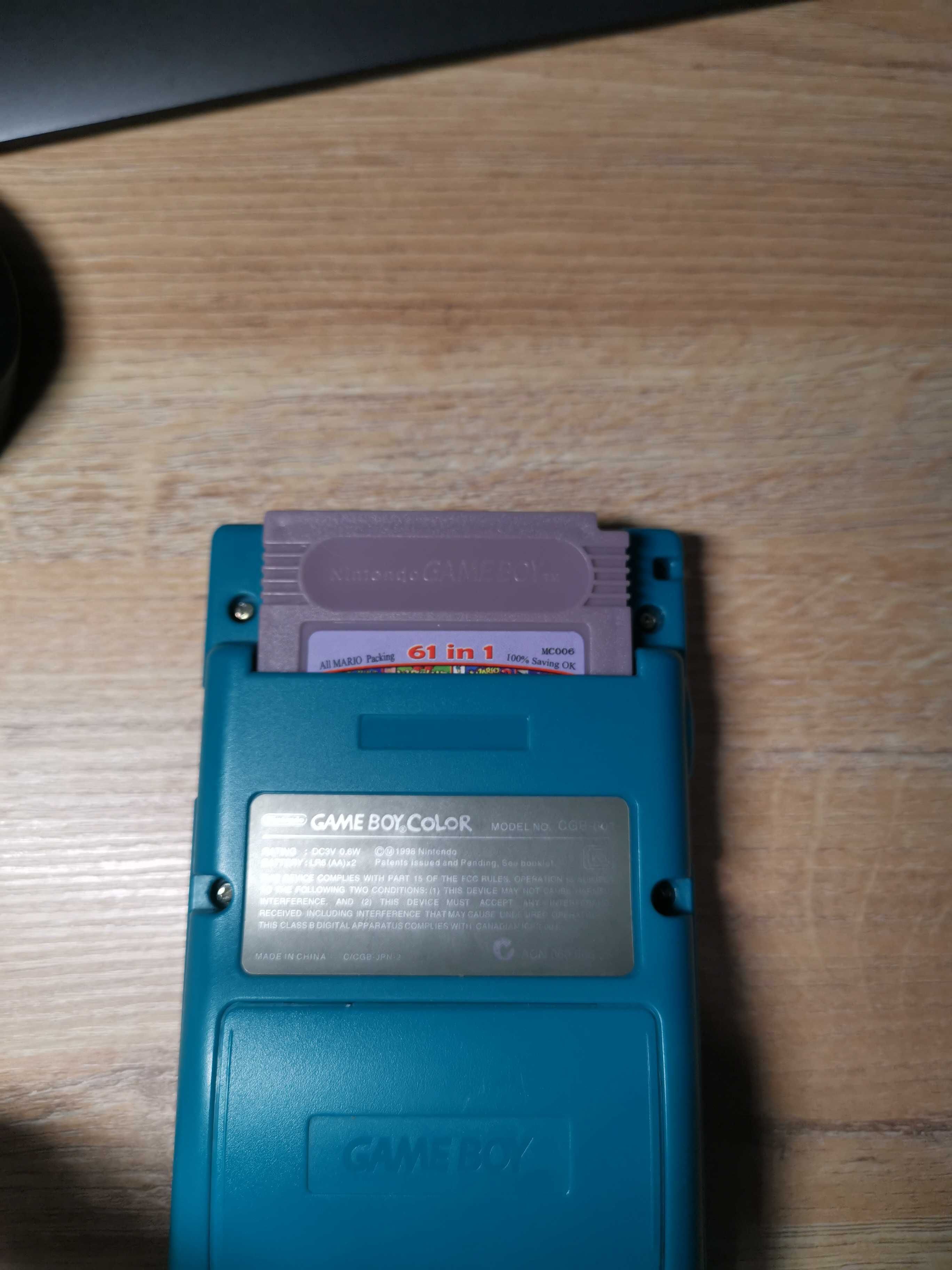 Продавам Game Boy color модната.