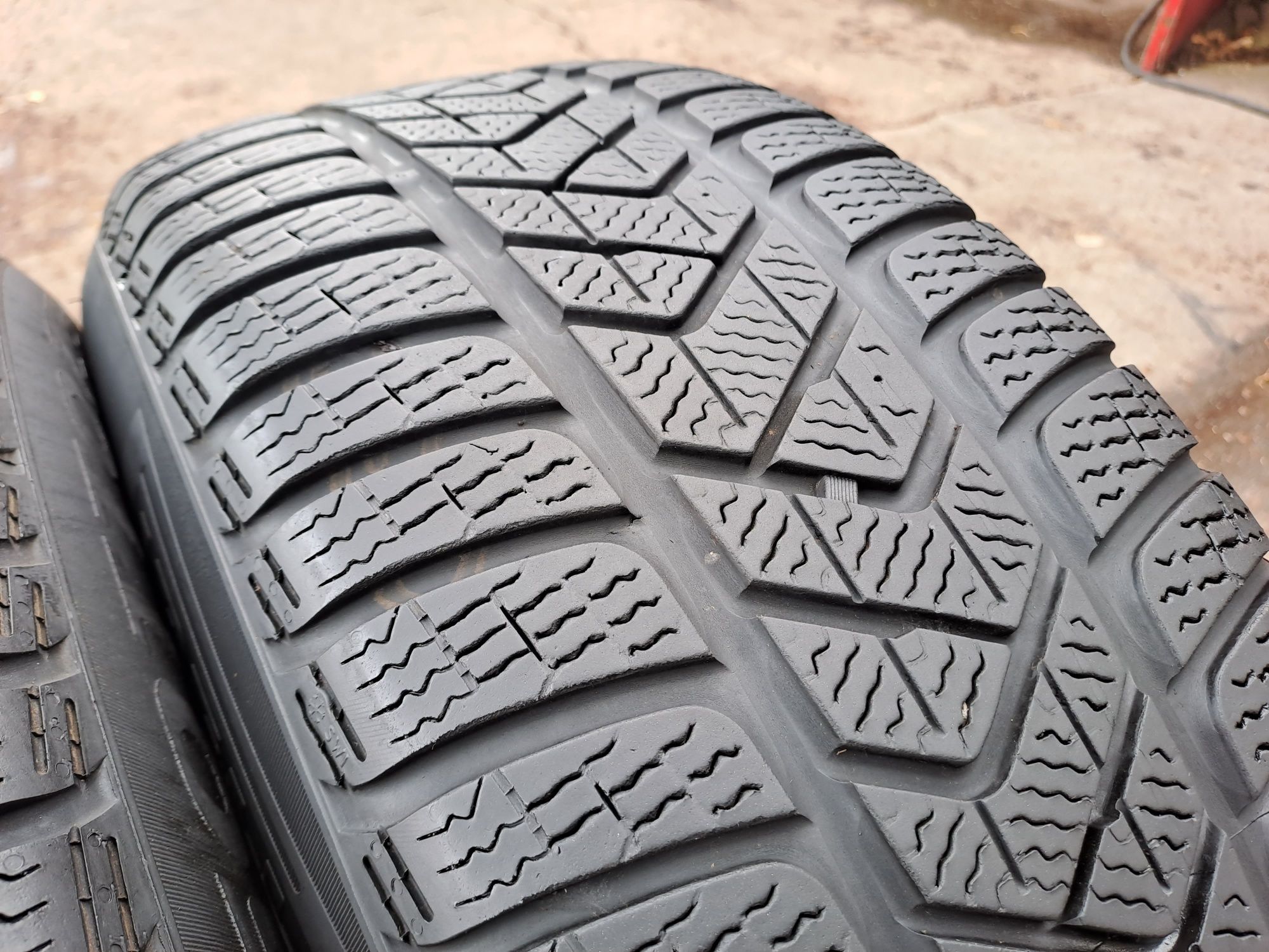 2бр. 235/55/17 Pirelli Sottozero 3