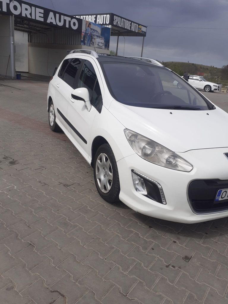 Se oferă spre vânzare autoturism Peugeot 308 sw 2013.11