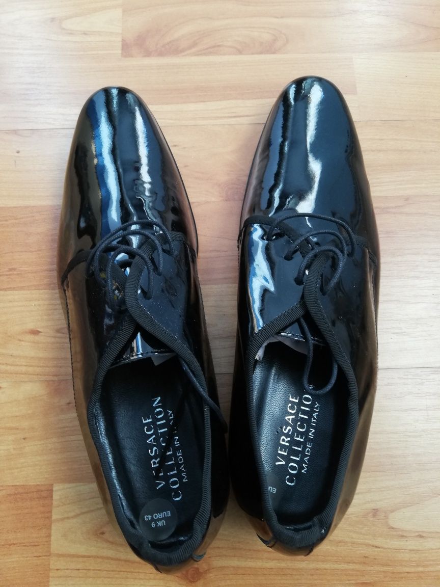 Pantofi Versace, originali, NOI, din piele lăcuită, marimea 43.