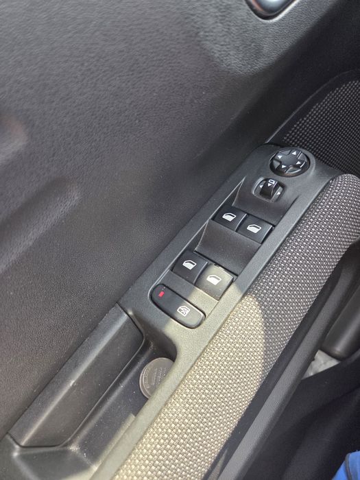 Proprietar vând Citroen c3 aircros 1,2benzina,anul 2020