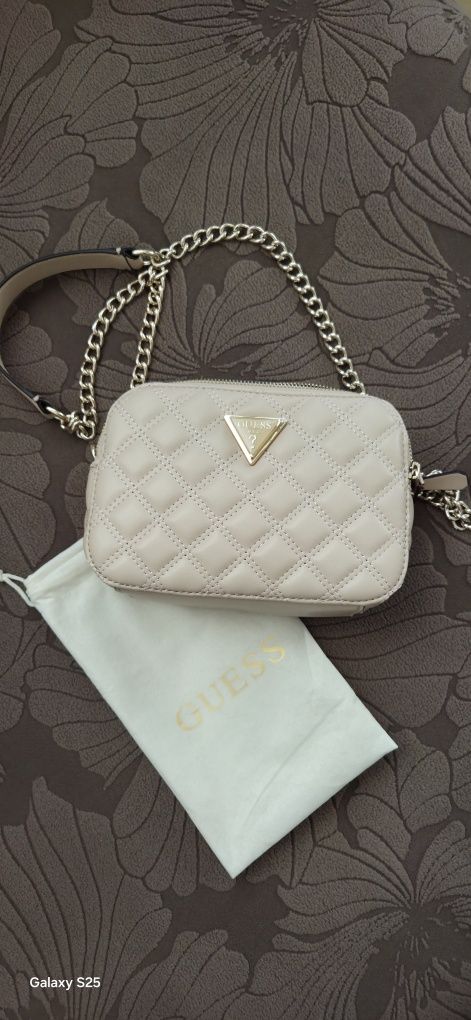 Нова чанта Guess