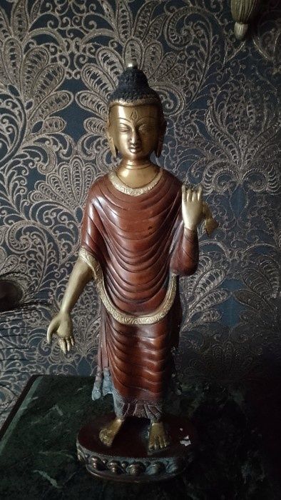 Sculptura,statueta din bronz masiv Buddha,piesa cu o lucrătură de o fo