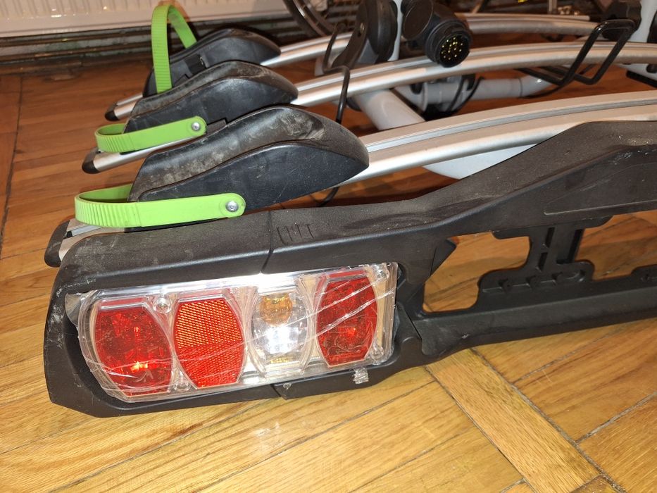 Suport carlig pentru 3 biciclete