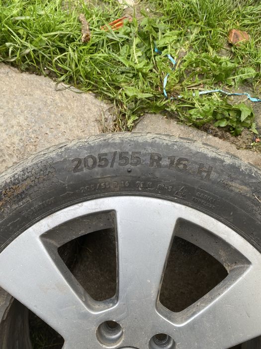 Vănd cauciucuri cu jante de aluminiu de 16 si de 18