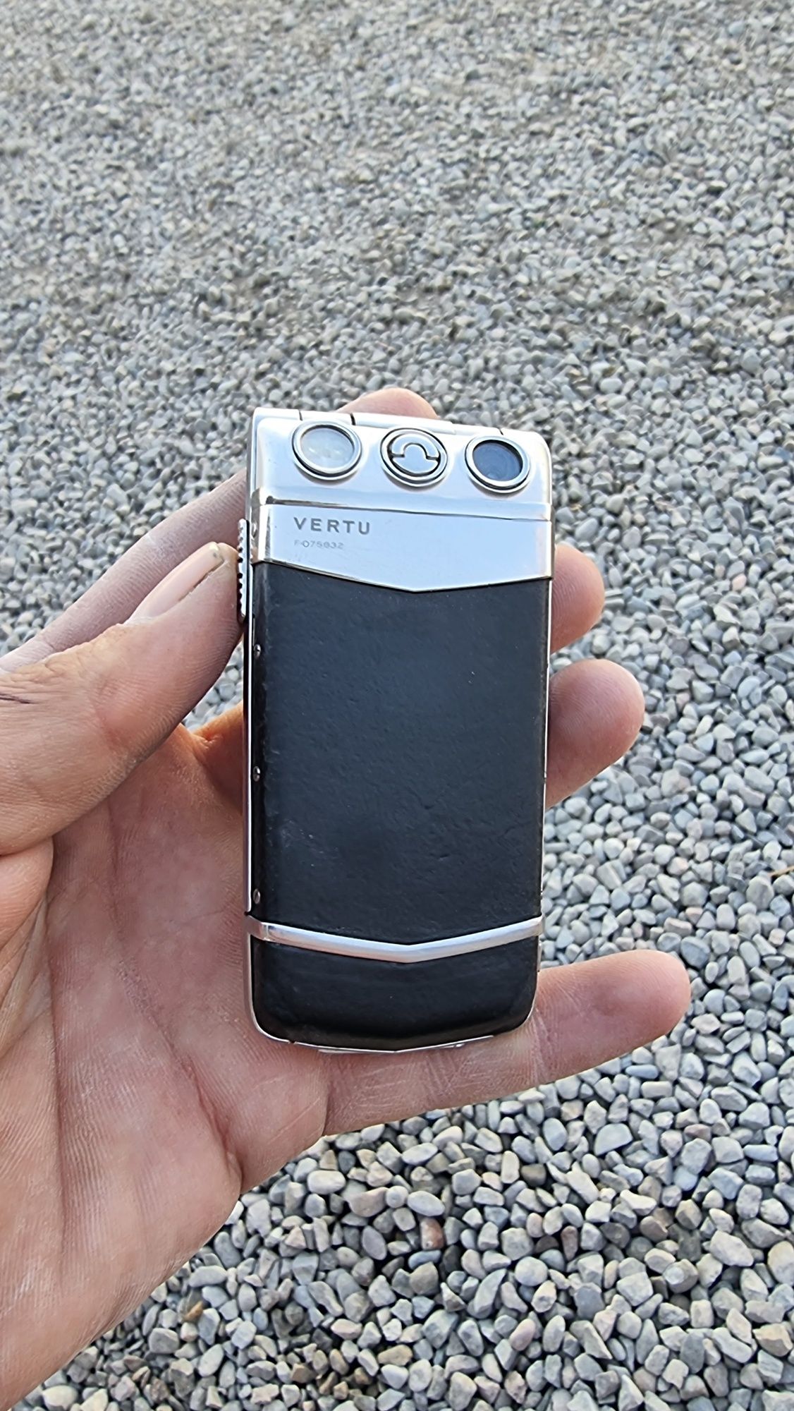 Vertu canstellation keramik.