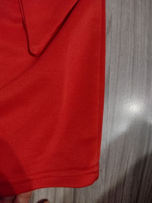 Елегантна дамска рокля с панделка