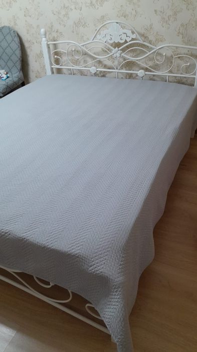 Продам 2х спальную кровать