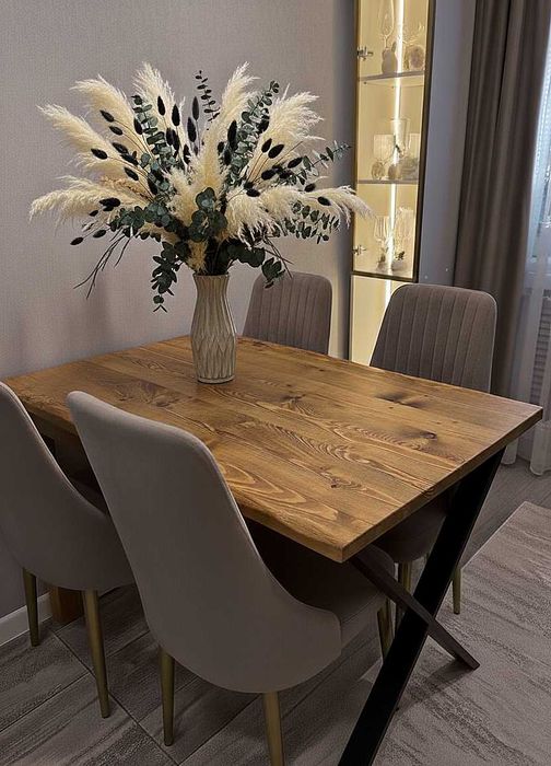 Трапезна маса с жив ръб