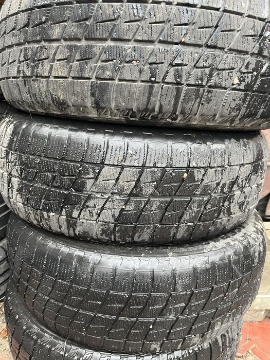 Продам комплект шин Bridgestone 205/60/16