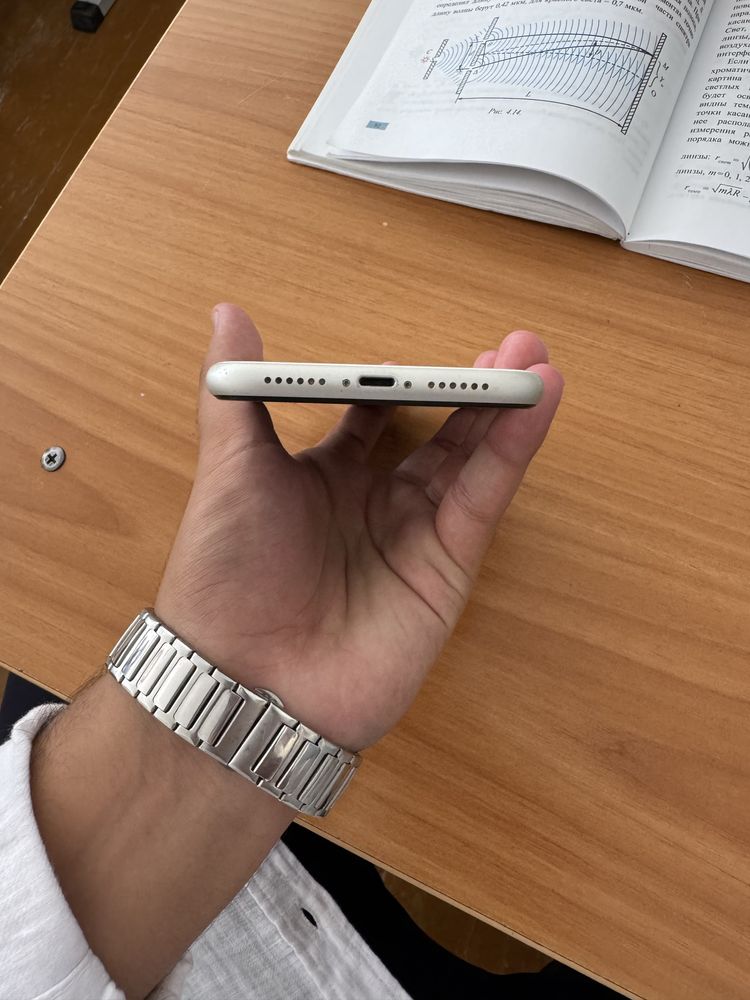 iPhone 11 белый срочно
