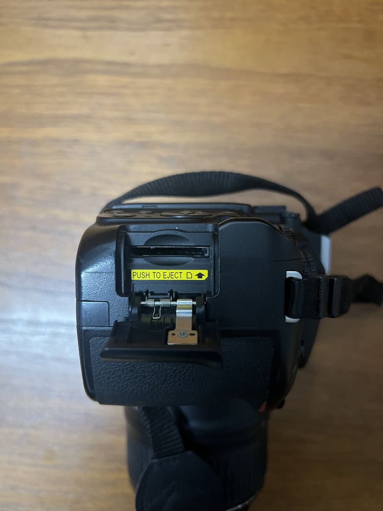 Nikon D5100 18-55mm комплект