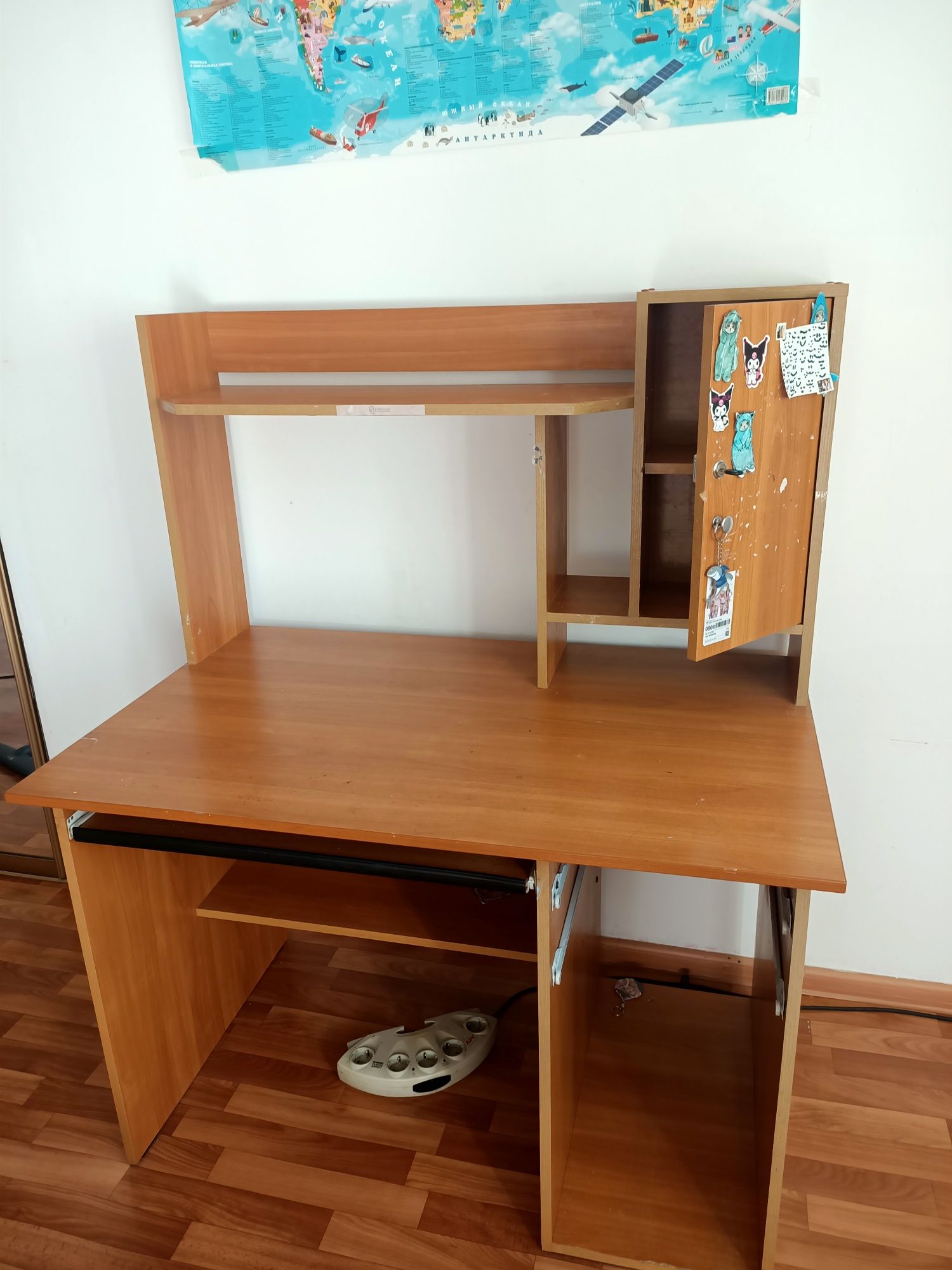 Продам стол компьютерный