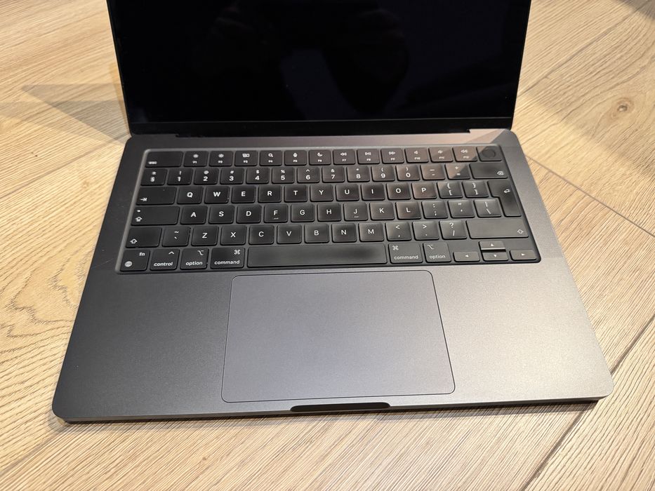 Macbook Pro M3 Pro - 14 inch, 18 GB RAM, 1 TB SSD - stare impecabila