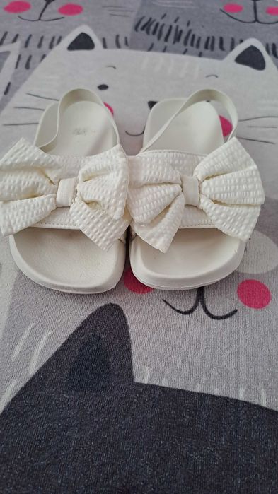 Изключително сладки чехли/сандали H&M