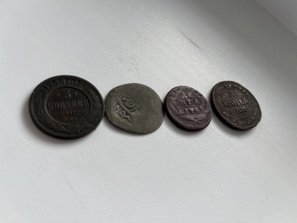 Продам древний монеты : 2копейка 1810, 5копейка 1893 года
