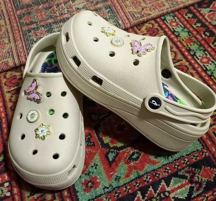 Продаю женские кроксы