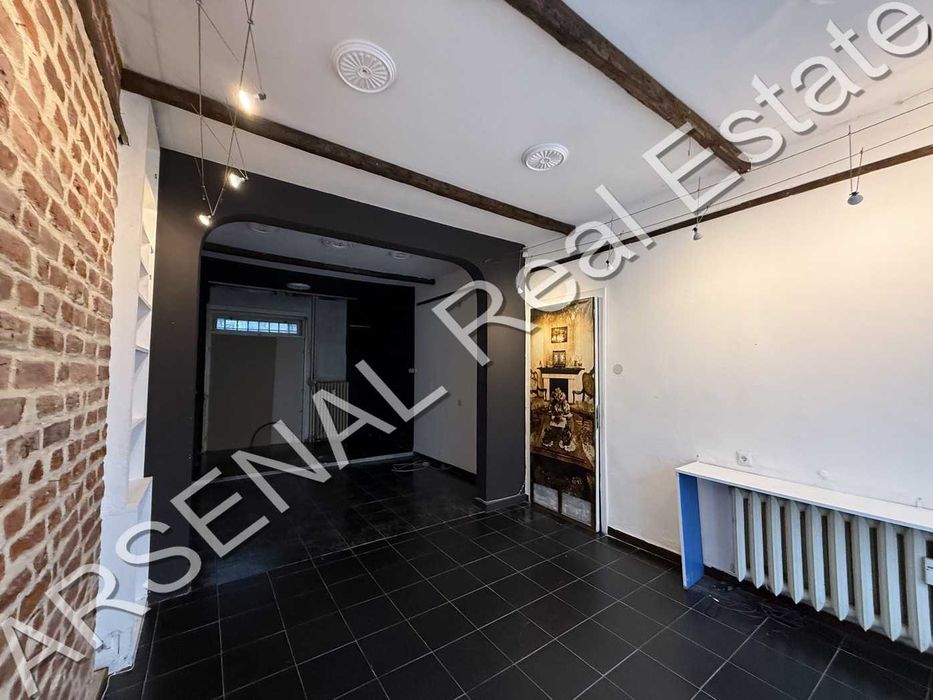 Магазин под наем, Център