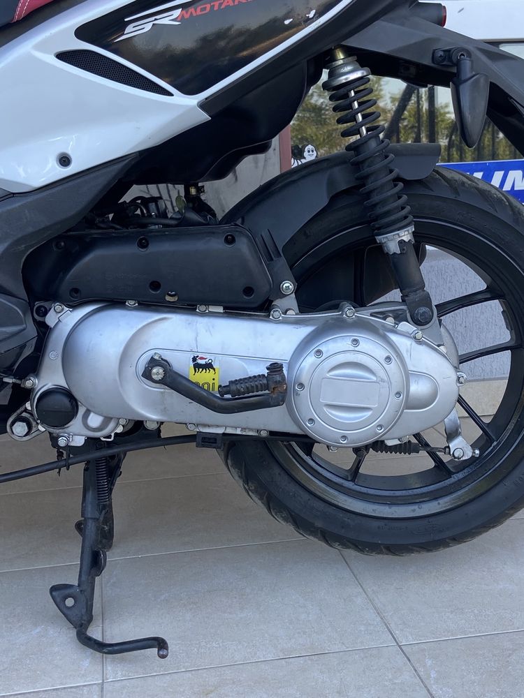 Скутер Aprilia